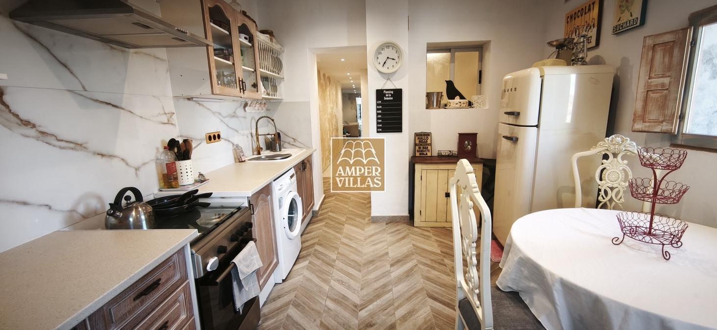 A village house in Altea la Vella on 2 floors with several terraces.